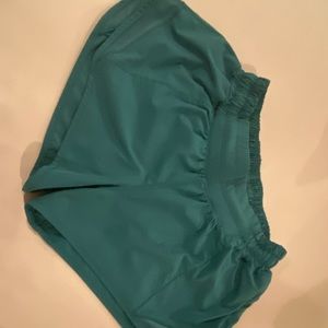 Lululemon 2.5 Hotty hot shorts - teal green